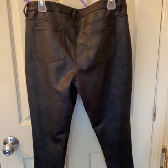 Shiny black pants - Picture 3 of 3